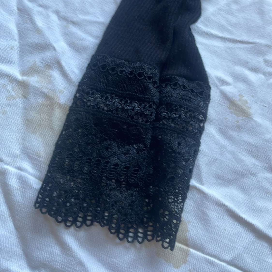 Svart långärmad topp med spetsdetaljer - 3