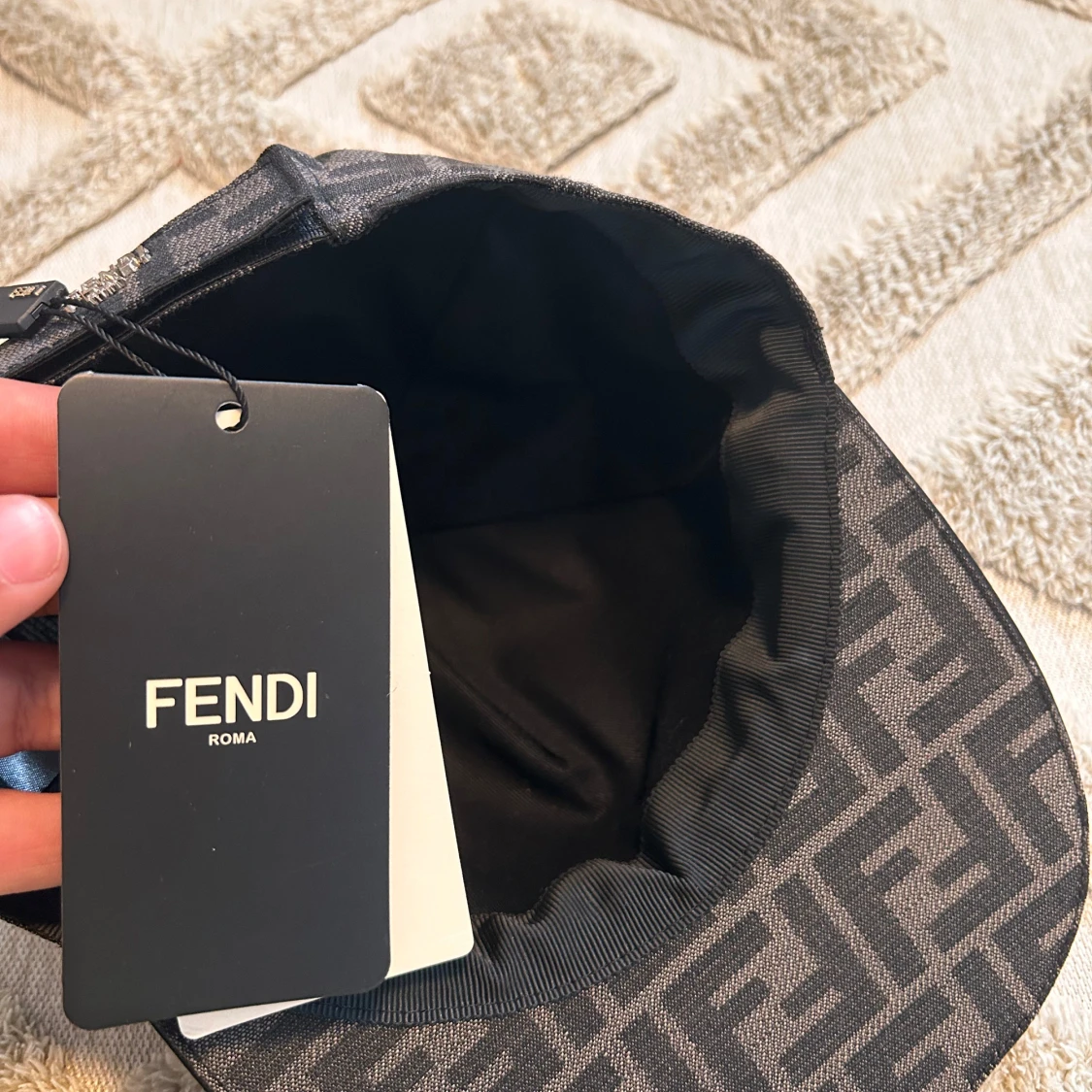 Svart keps från Fendi med monogram - 1