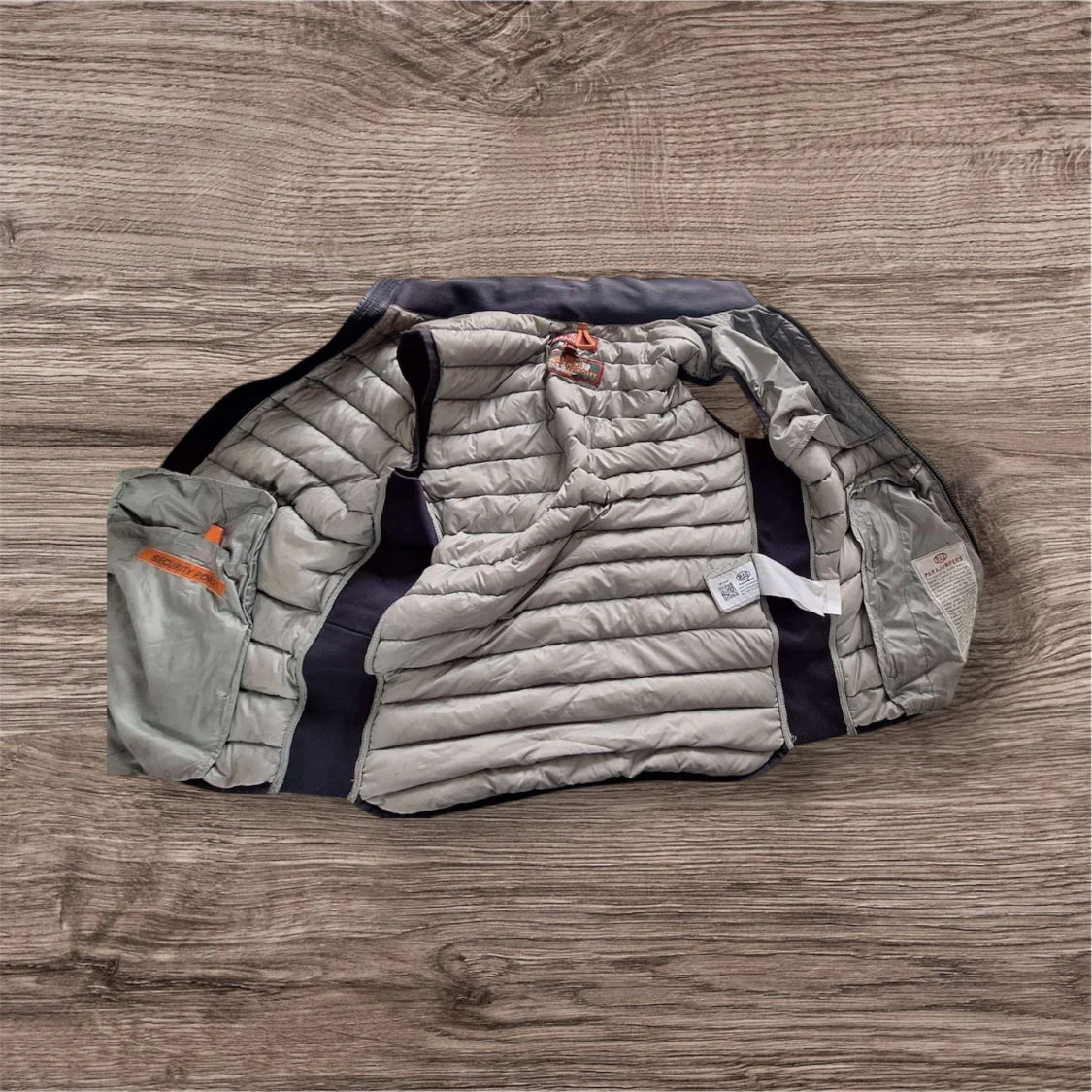 Svart dunväst från Parajumpers - 2