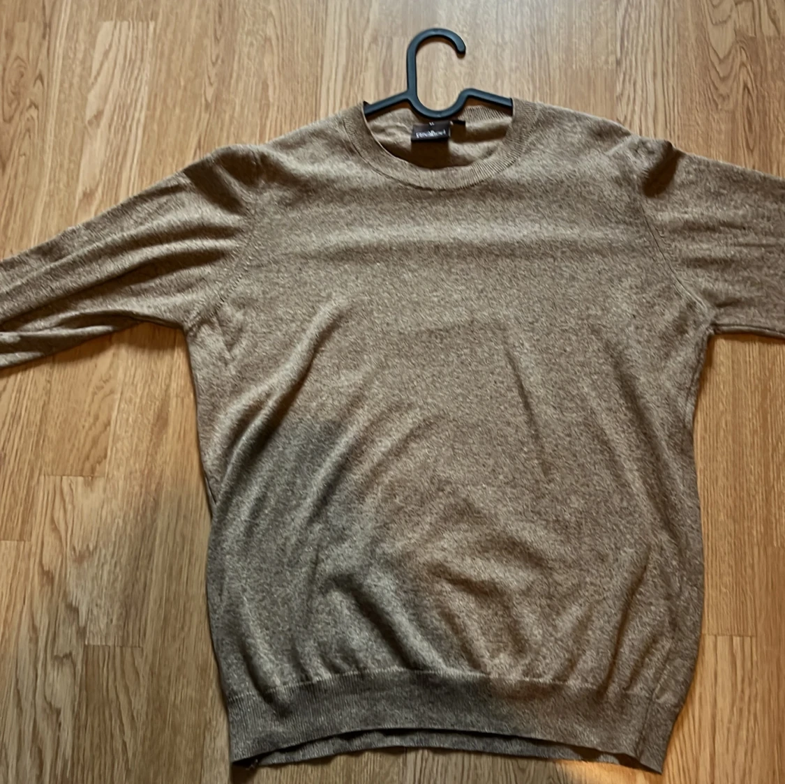 Beige stickad tröja Oscar Jacobson - 1