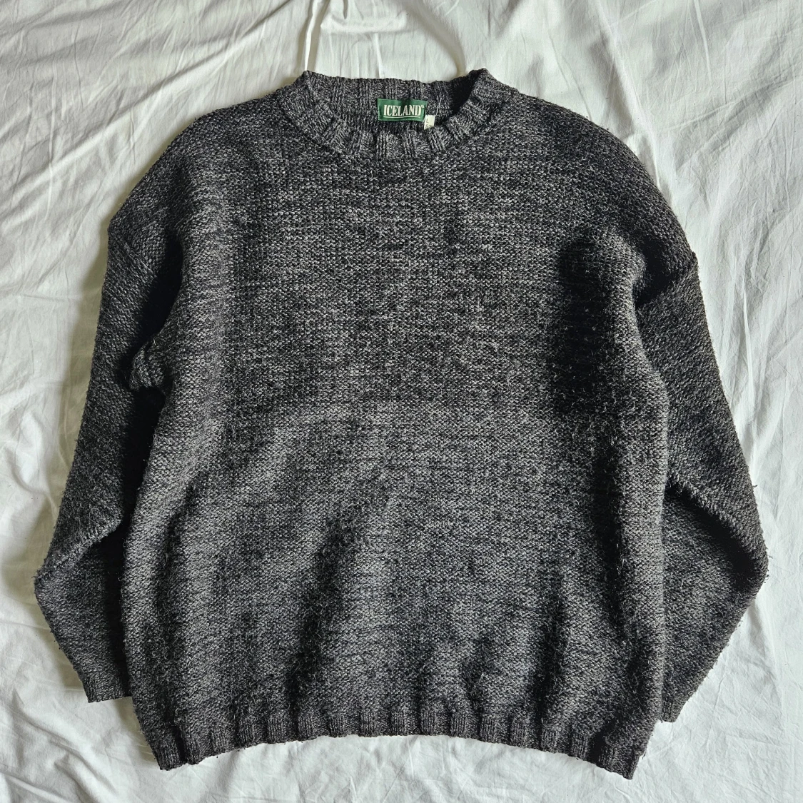 Mörkgrå stickad tröja från Iceland