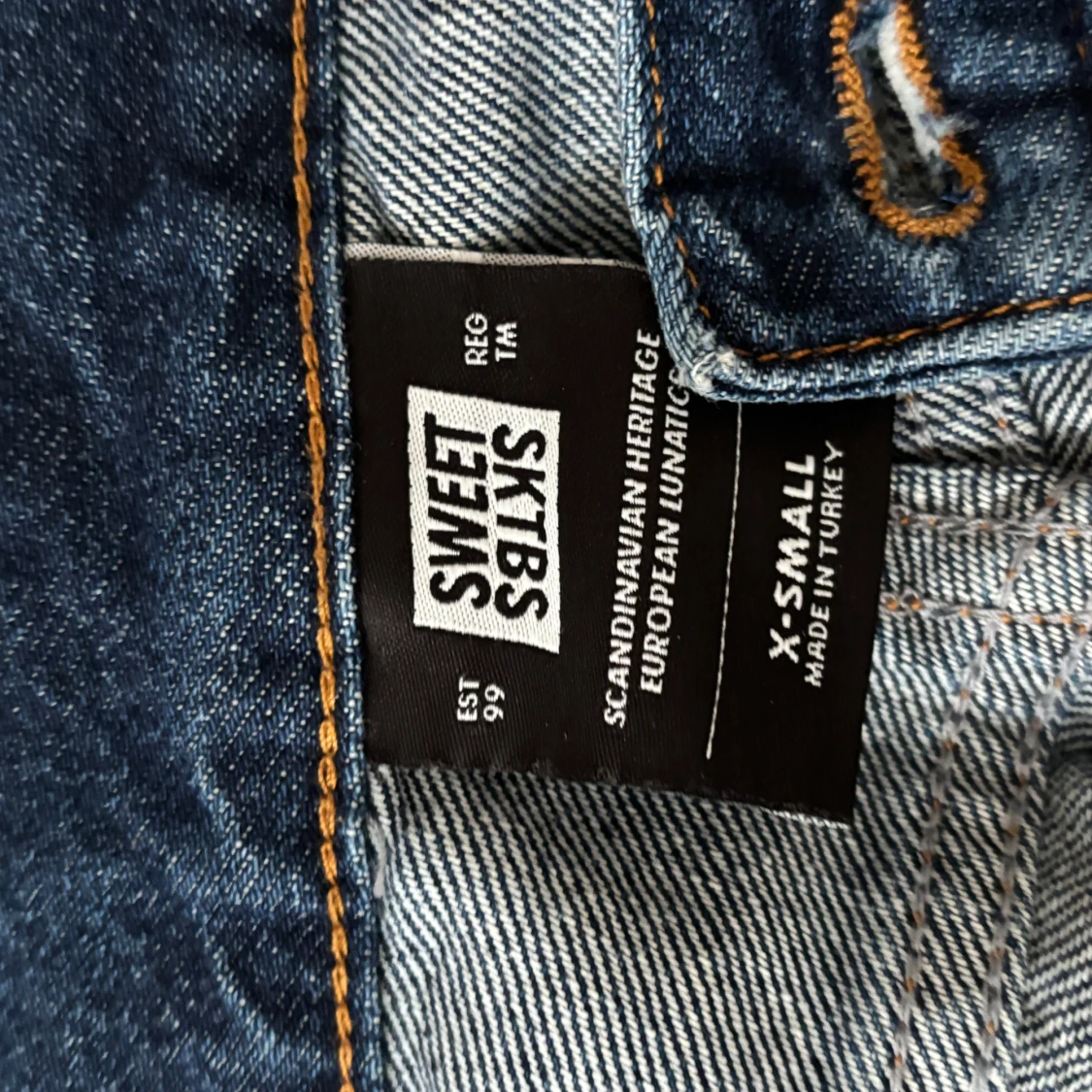 Blå jeans från Sweet SKTBS, modell Big Skate  - 2