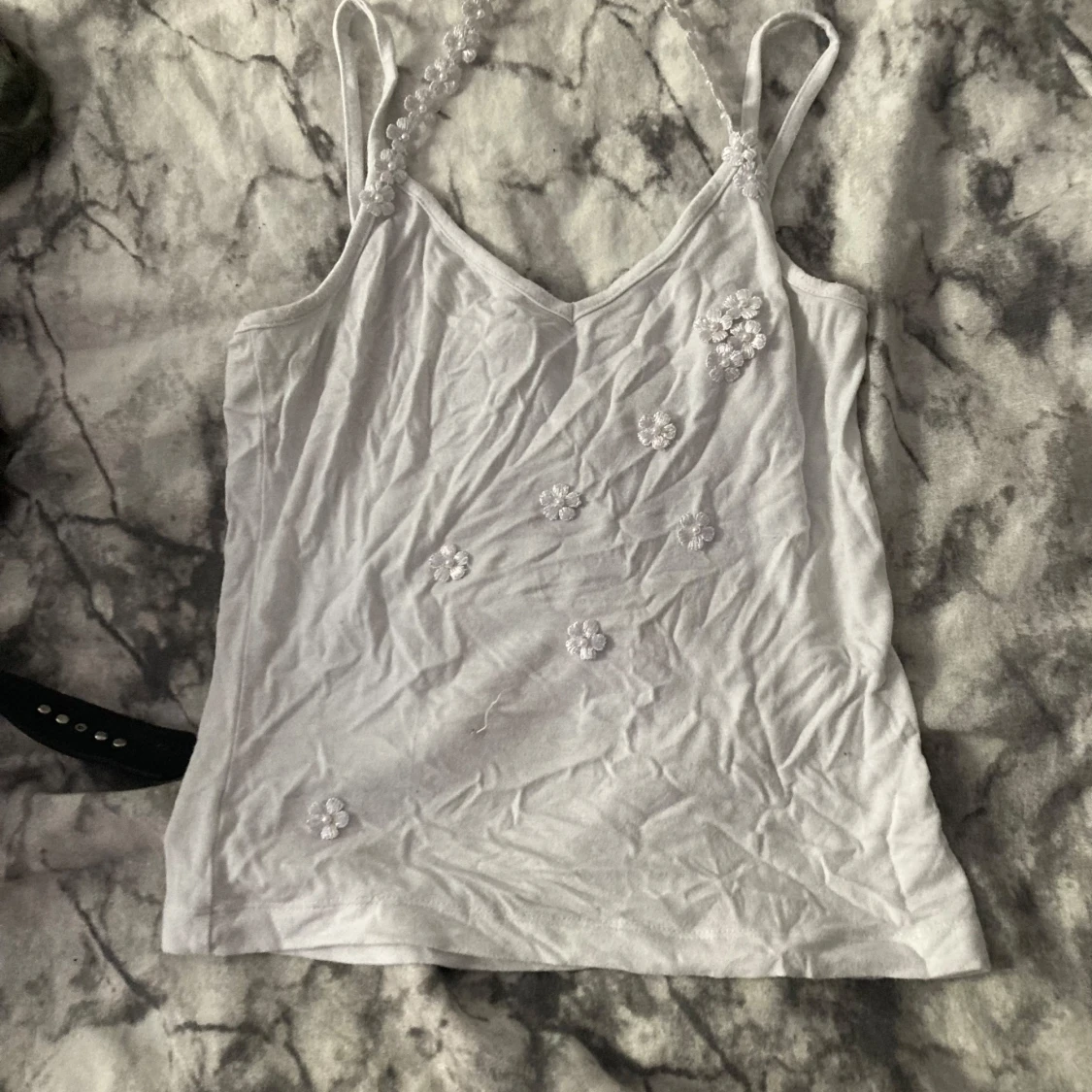 Vit blommig linnetopp från Winner