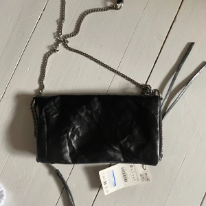 Ny zara väska - Helt ny zara väska med prislapp kvar🩷 skriv om du har frågor!