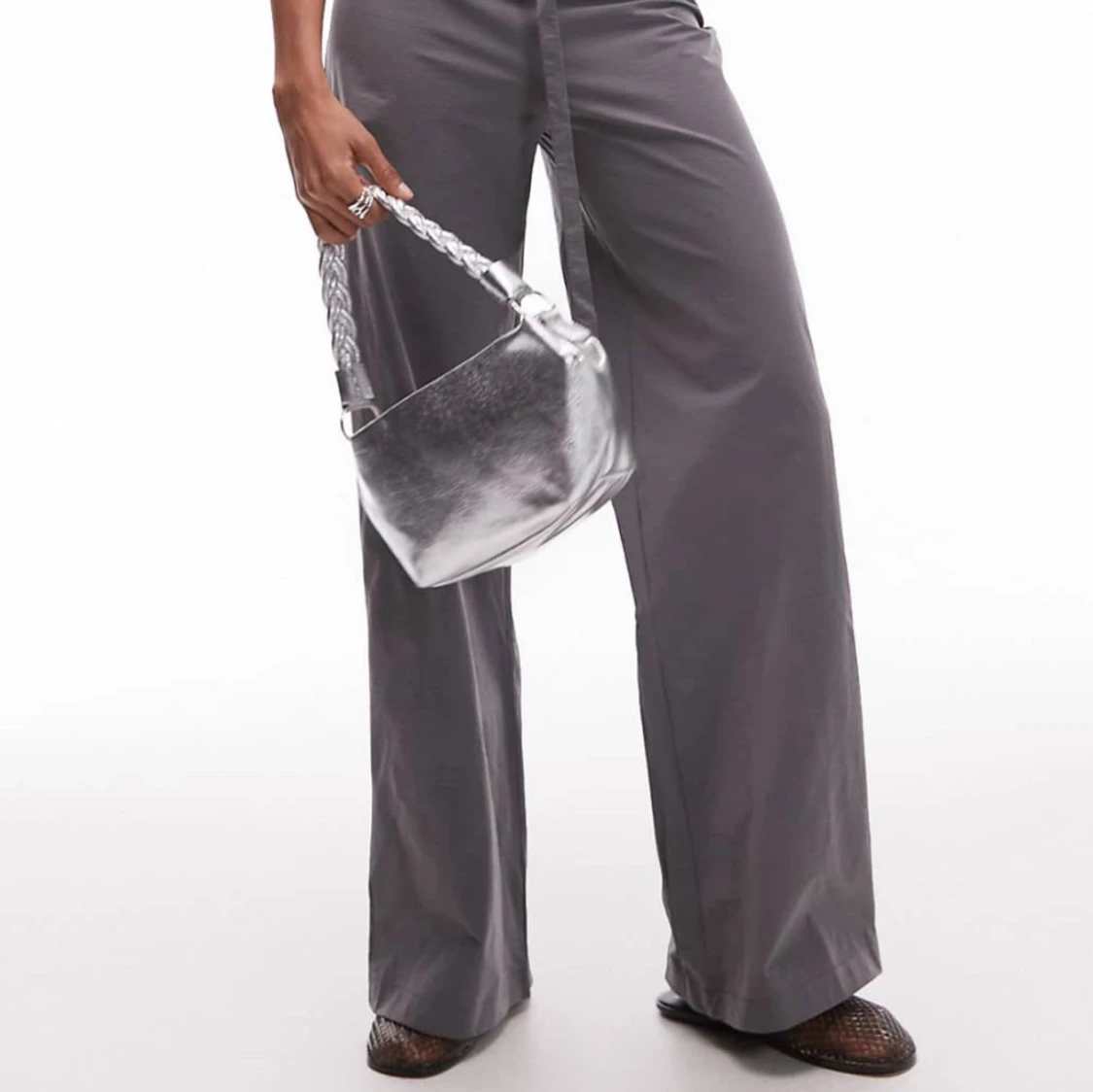 Grå wide byxor med bälte och tillhörande topp  - 1