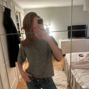 Stickad t shirt - Super fin stickad t shirt!!❤️nästan aldrig använd, strl m men passar mig som har S 