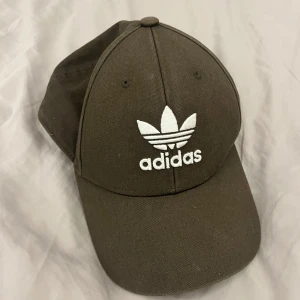 Adidas keps  - Oanvänd adidas keps.