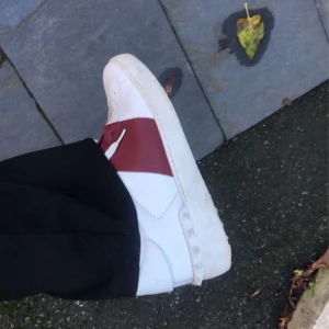 Valentino Open röd - Säker jätte snygga röda valentino open. Dem har använts en del. Nypris är 7280kr men säljer för 1700kr pga defekter. Pris kan diskuteras 