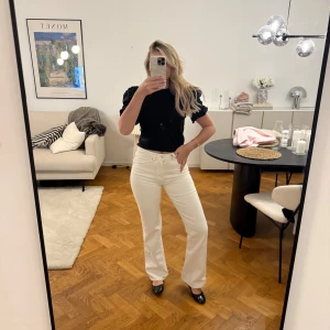 Vita midwaist jeans - Super snygga vita jeans 