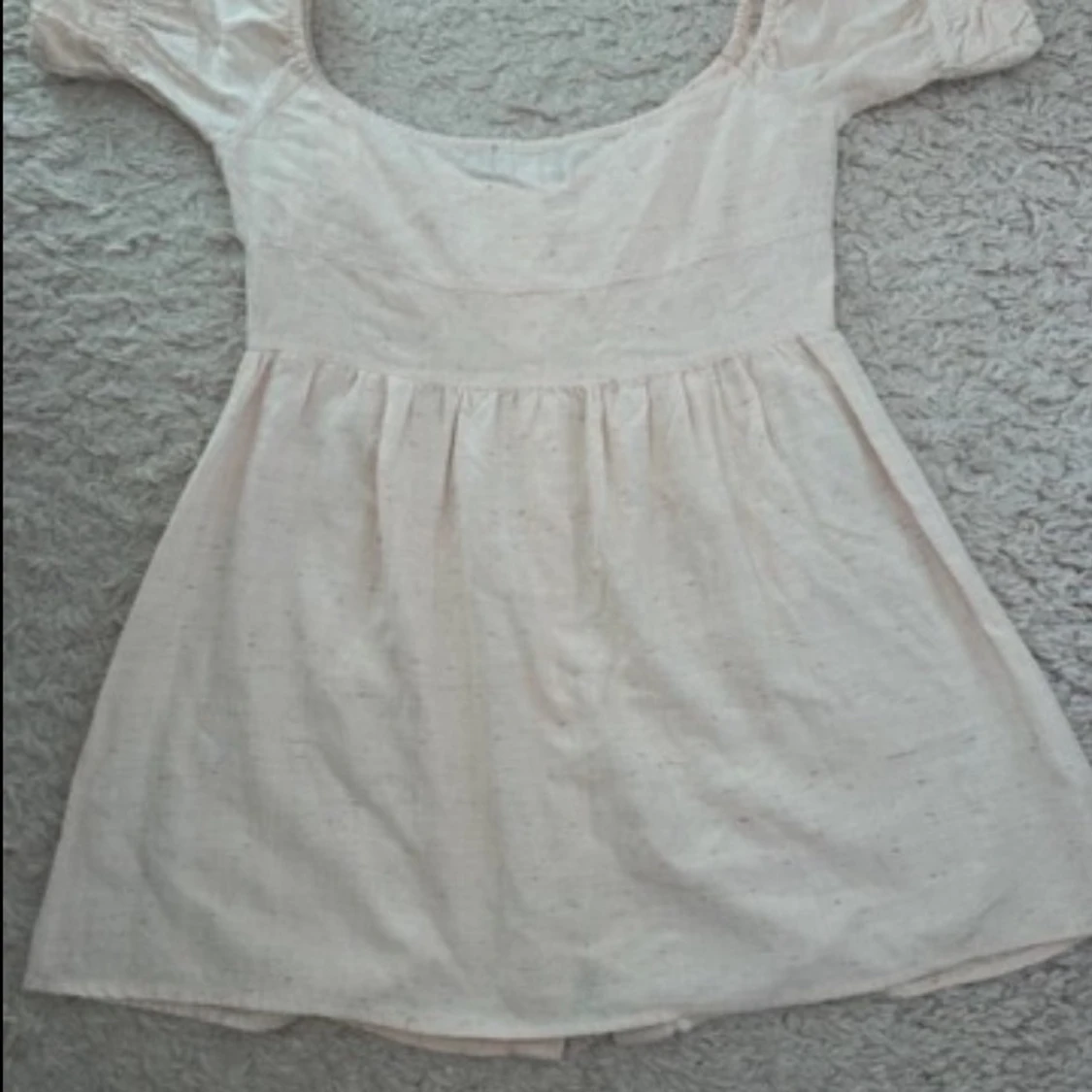 Ljus topp från PrettyLittleThing - 2