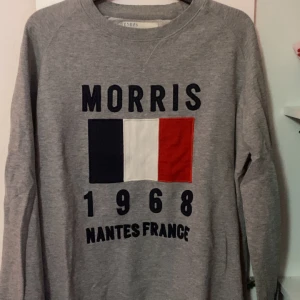 Grå sweatshirt Morris Nantes France - jätteskön tröja med bekvämt material.