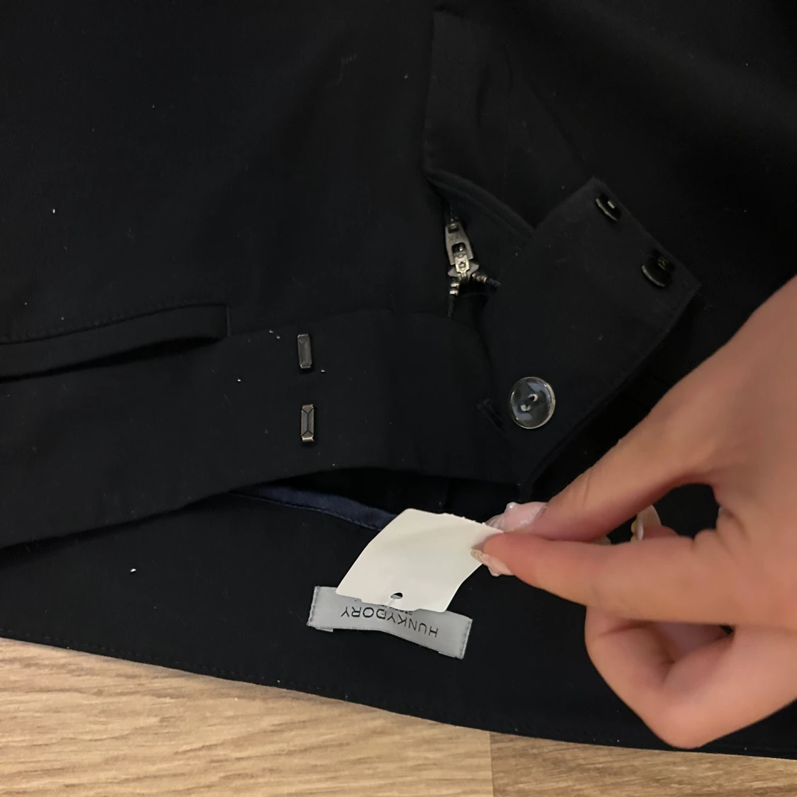 Svarta kostymbyxor Hunkydory med röd rand - 2