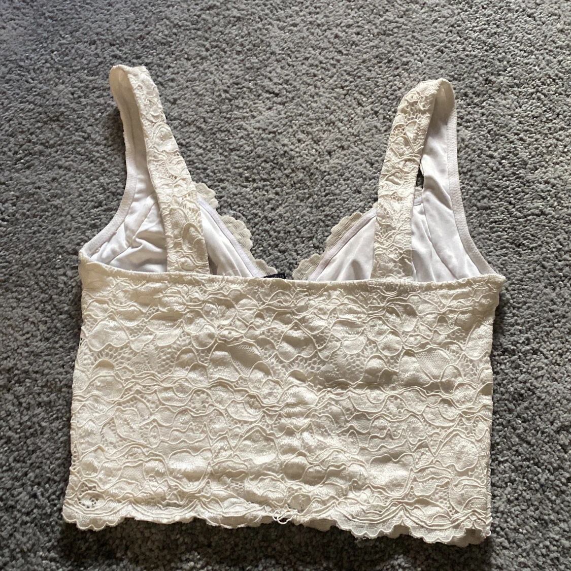 Vit spetsig linnetopp från Amisu XS - 1