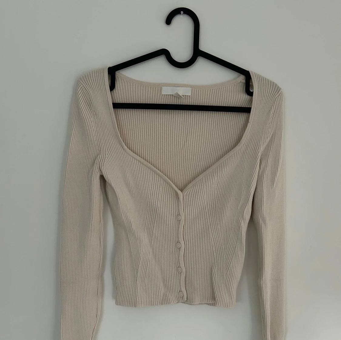 Beige ribbad topp med knappar H&M