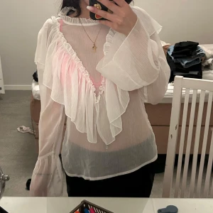 Vit blus - En jätte fin blus från RUT&CIRCLE har använt den 2 gånger