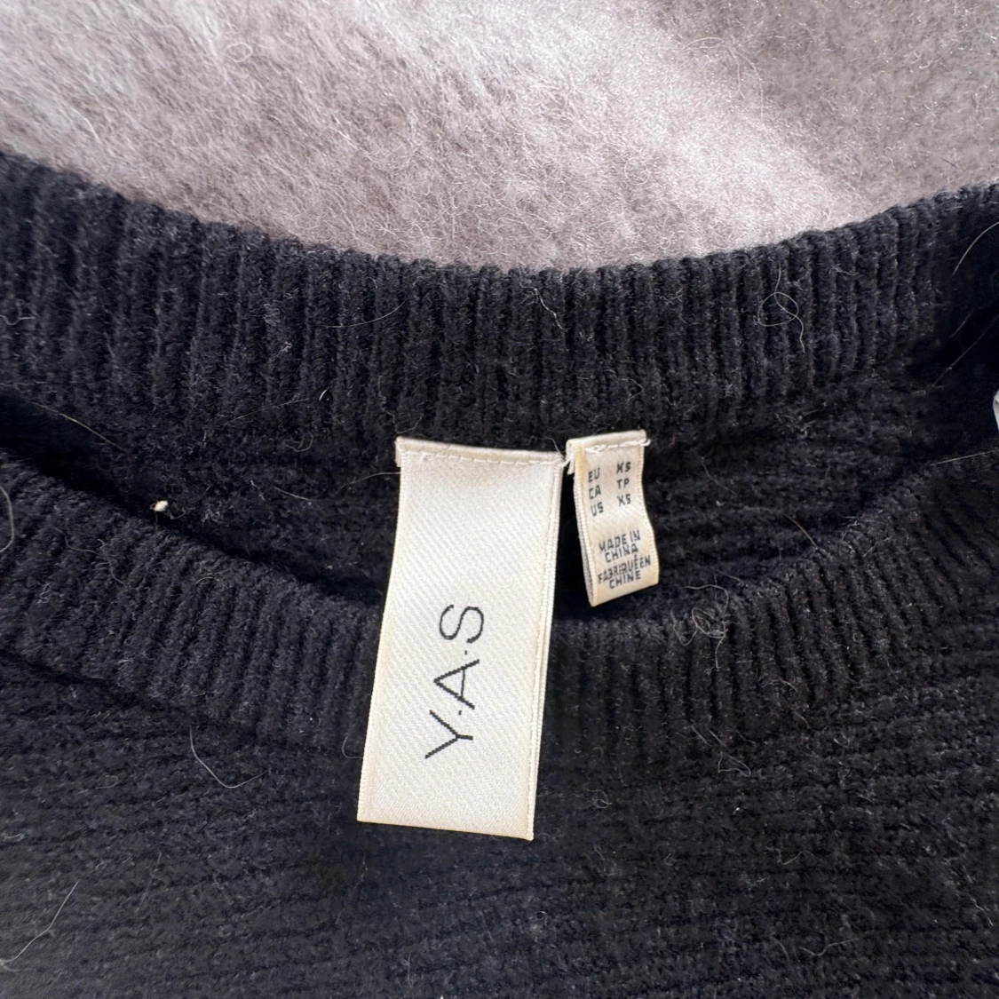 Svart och vit stickad tröja från Y.A.S - 2