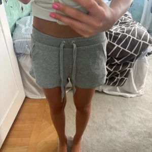 Mjukisshorts  - Mjukisshorts från HM, suuuper sköna!!