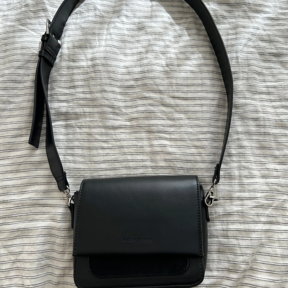 Svart axelväska från Carin Wester - 3