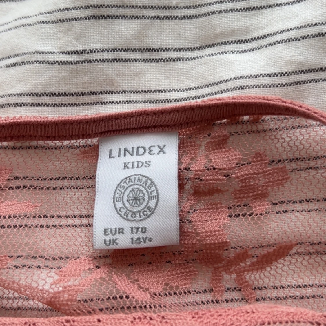 Rosa blus med spets från Lindex - 2