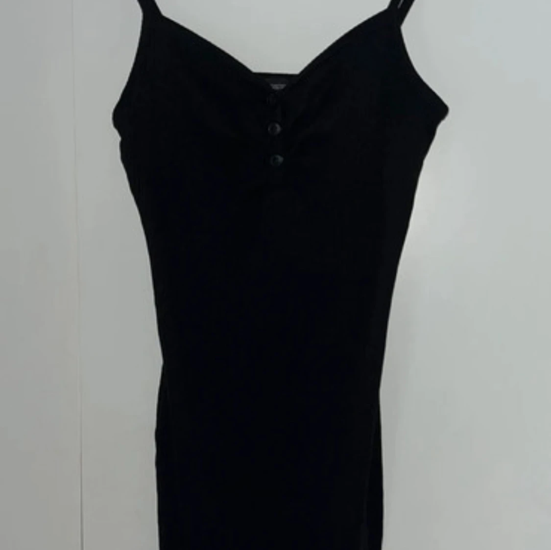 Svart ribbad klänning  - 1