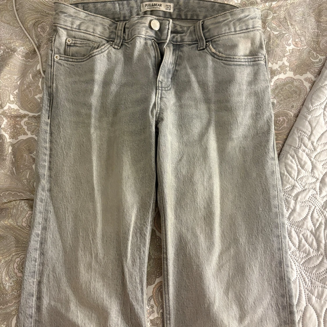 Grå raka jeans från Pull&Bear