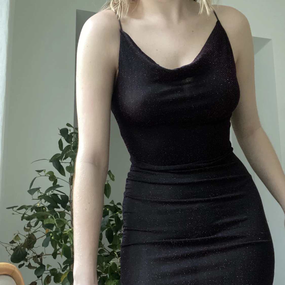 Röd glittrig klänning