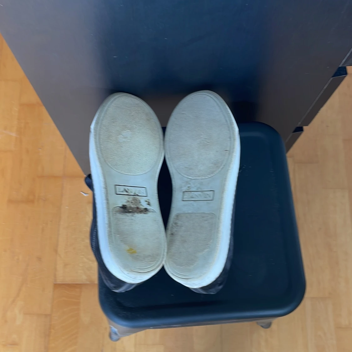 Svarta sneakers från Lanvin i mocka - 2