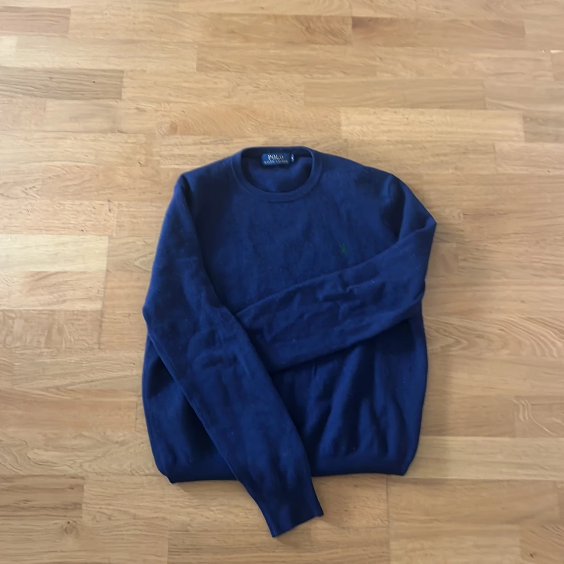 Mörkblå kashmere tröja från Ralph lauren