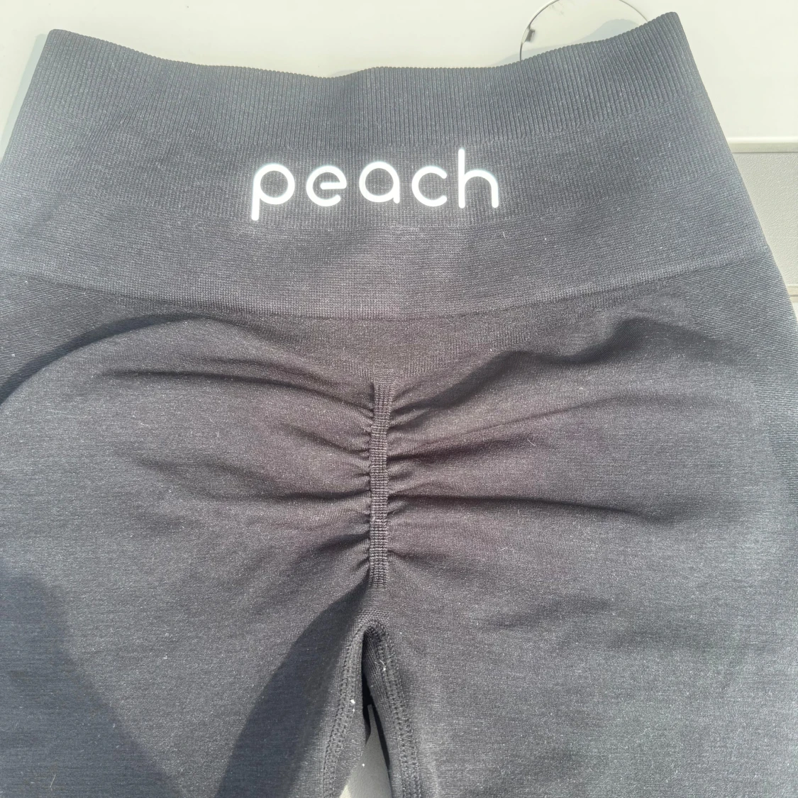 Svarta leggings från Peach Tights  - 1