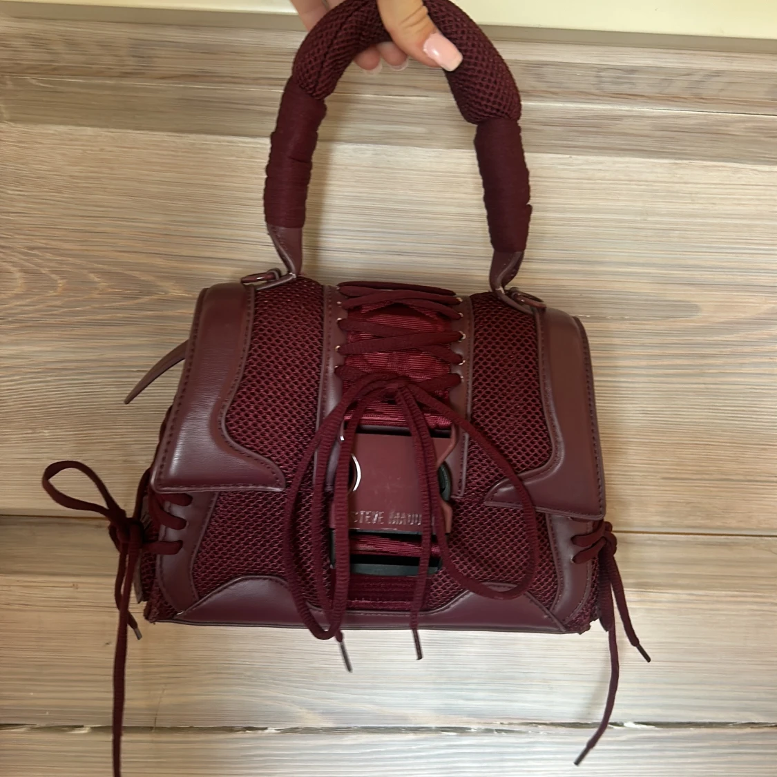 Steve McMadden Bdiego väska vinröd