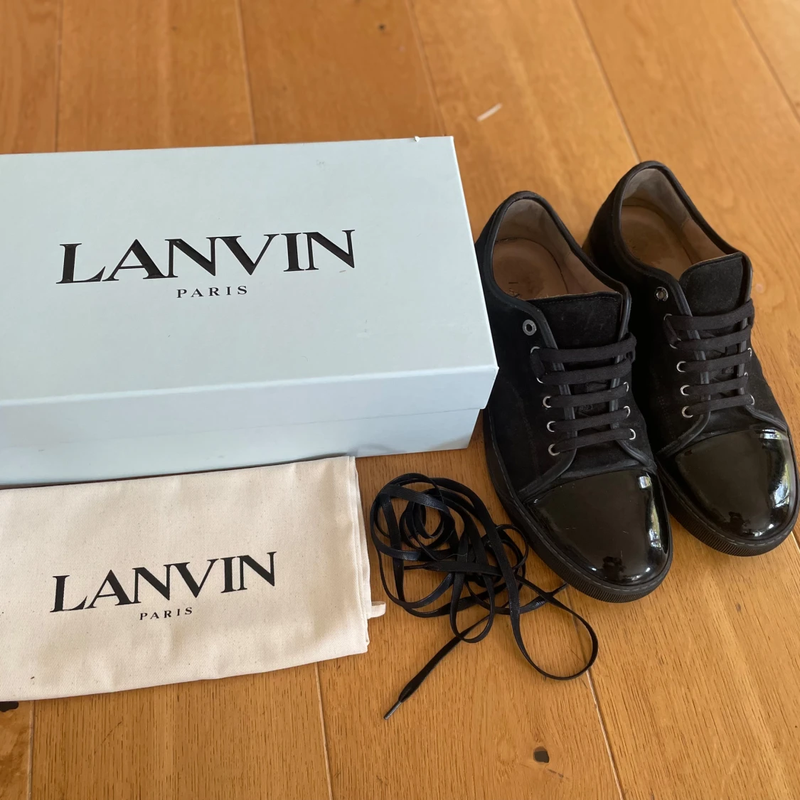 Svarta sneakers från Lanvin i mocka
