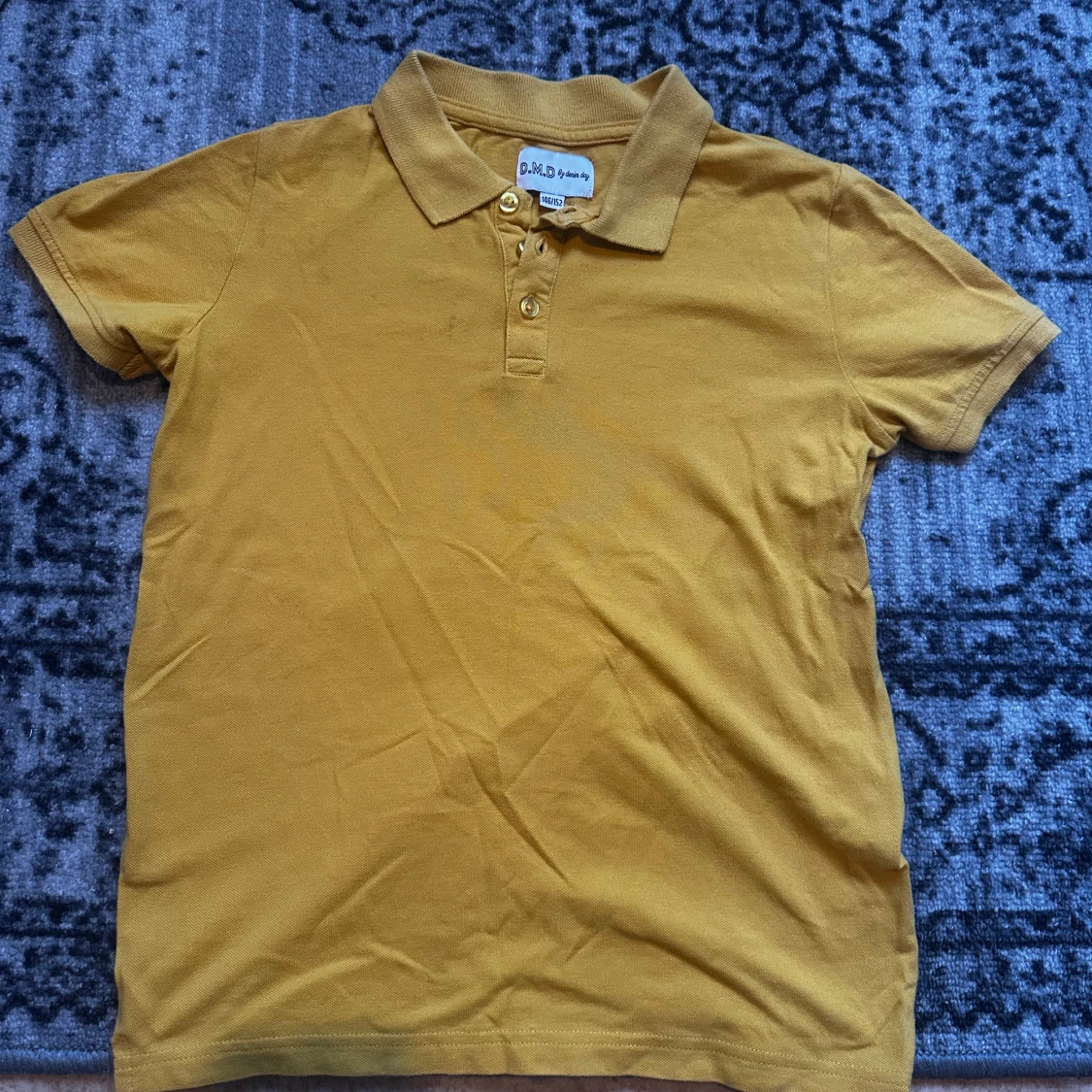 Gul pikétröja från D.M.D by denim day