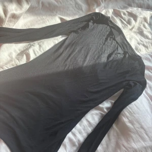 Svart tröja - Intimissimi 💞 - Intimissimis boatneck tröja i storlek S. Knappt använd😊
