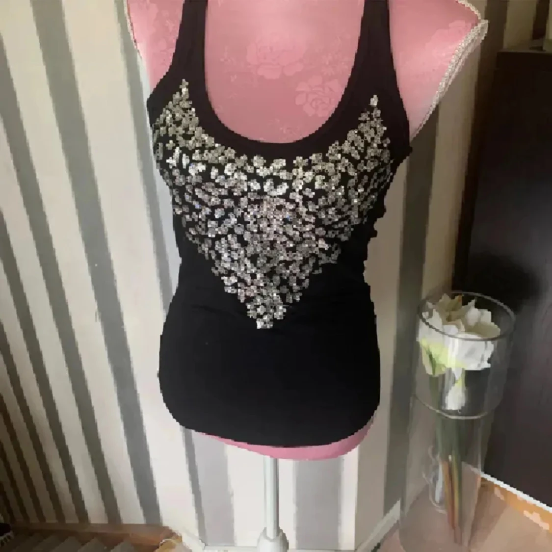 Svart linne med silvriga paljetter  - 3