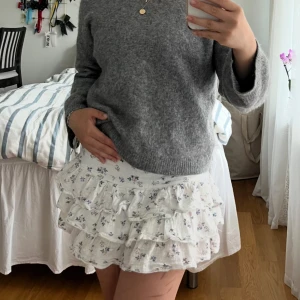 Volangkjol - Söt kjol i bra skick! Inga defekter💓