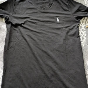 Svart polo Ralph Lauren tröja  - Size M nytt skick oanvänd 