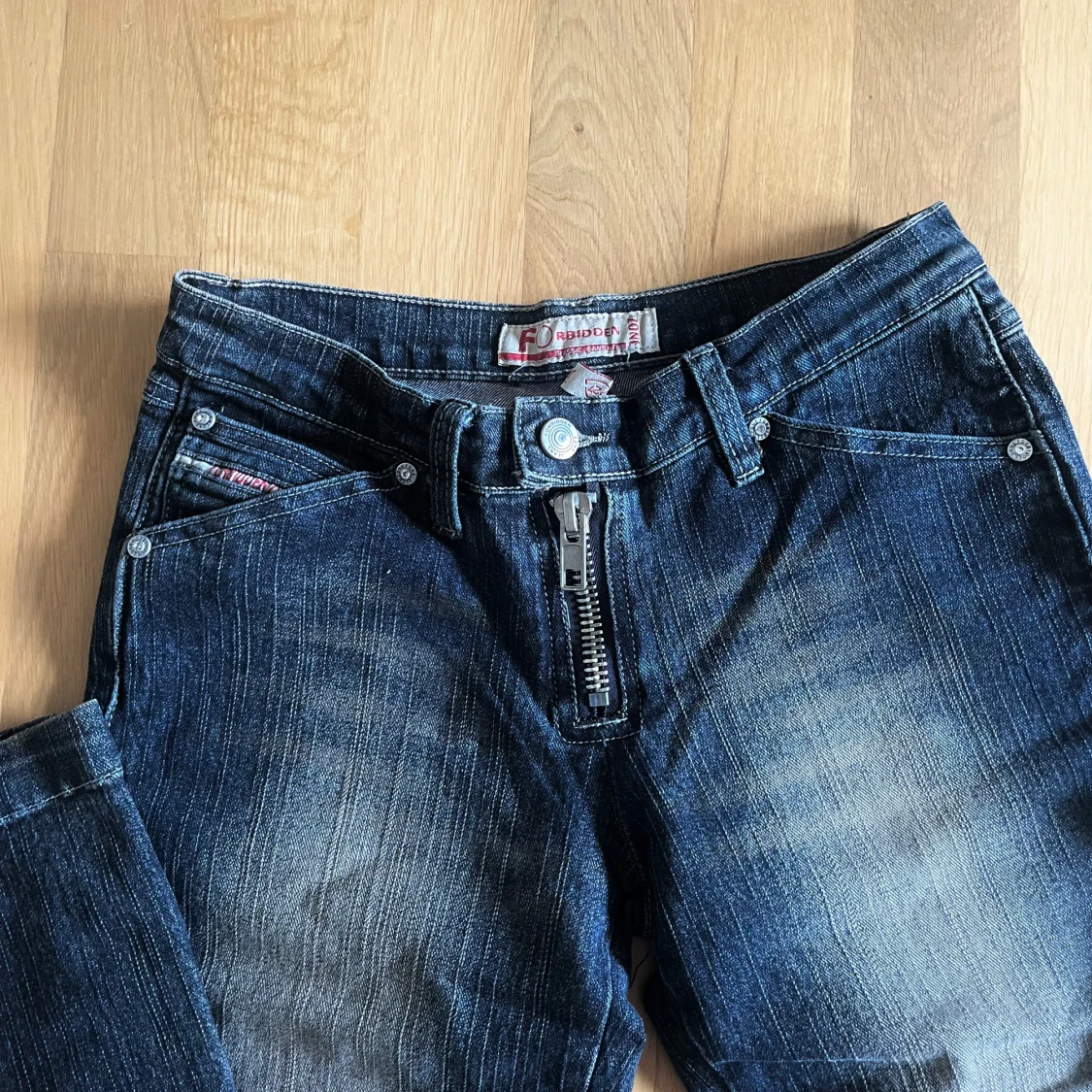 Mörkblå jeans från Forbidden - 3