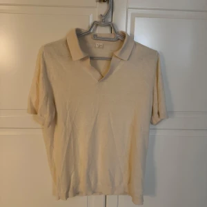 Beige pikétröja Arket  - Storlek S. 