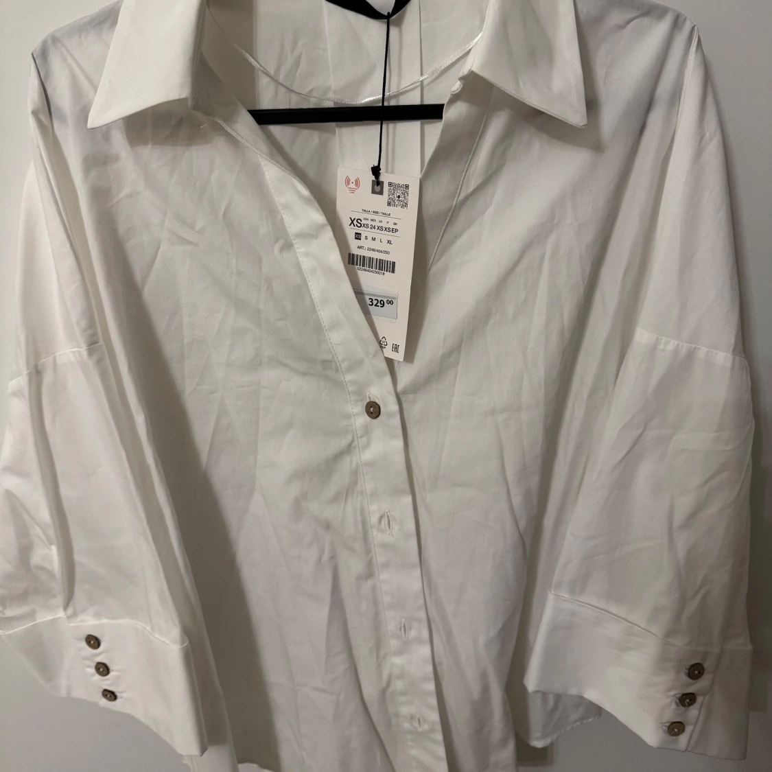 Vit skjorta med vida ärmar från Zara - 1