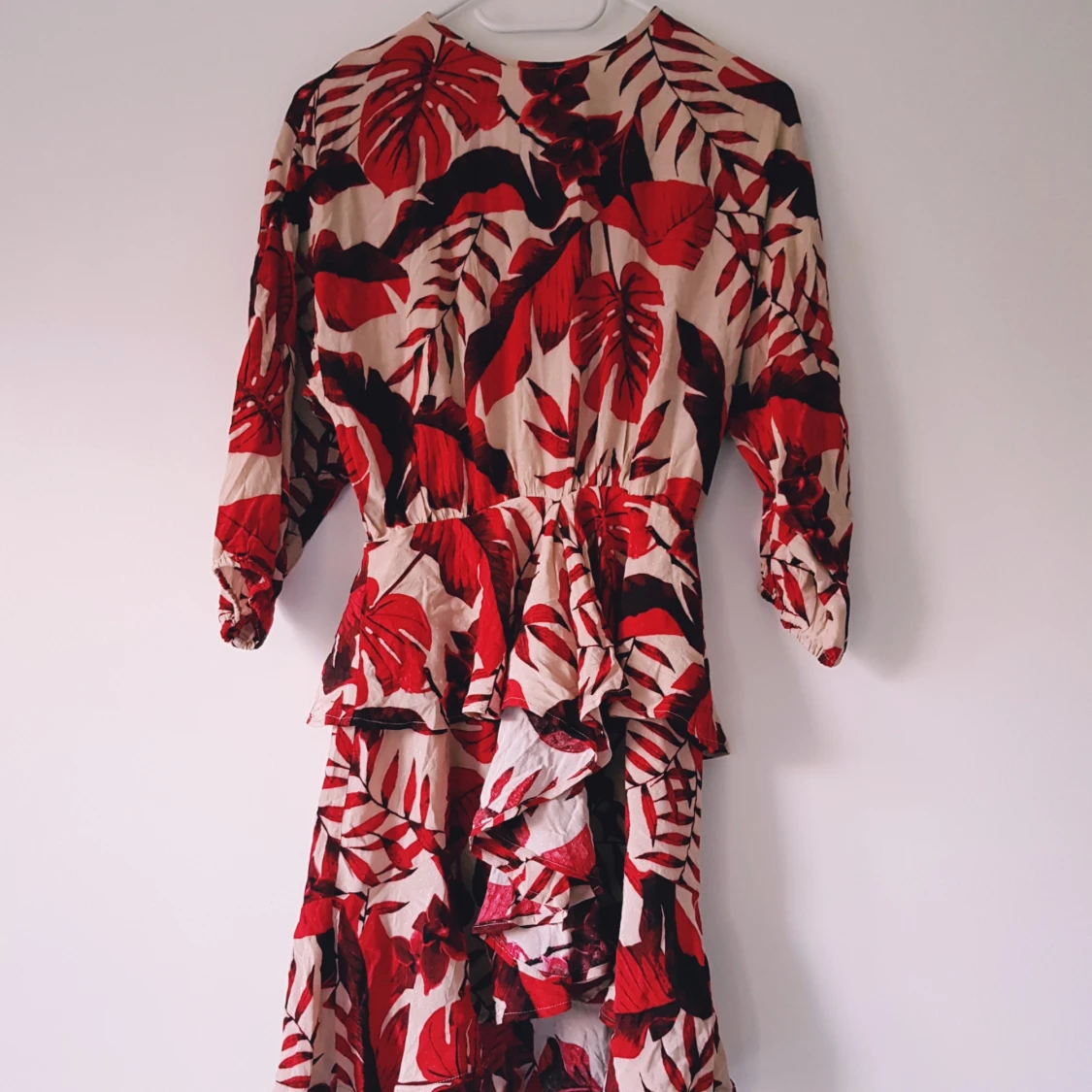 Röd blommig långklänning Johanna Ortiz x H&M strl 36