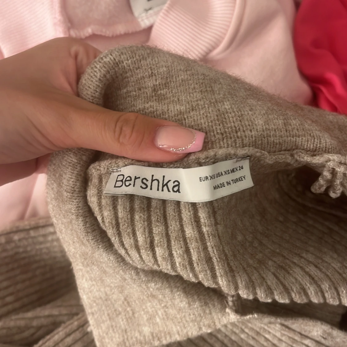 Beige croppad stickad tröja  - 2