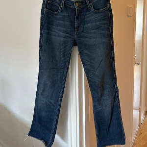 Blå jeans från Lee - Perfekta croppade jeans!
