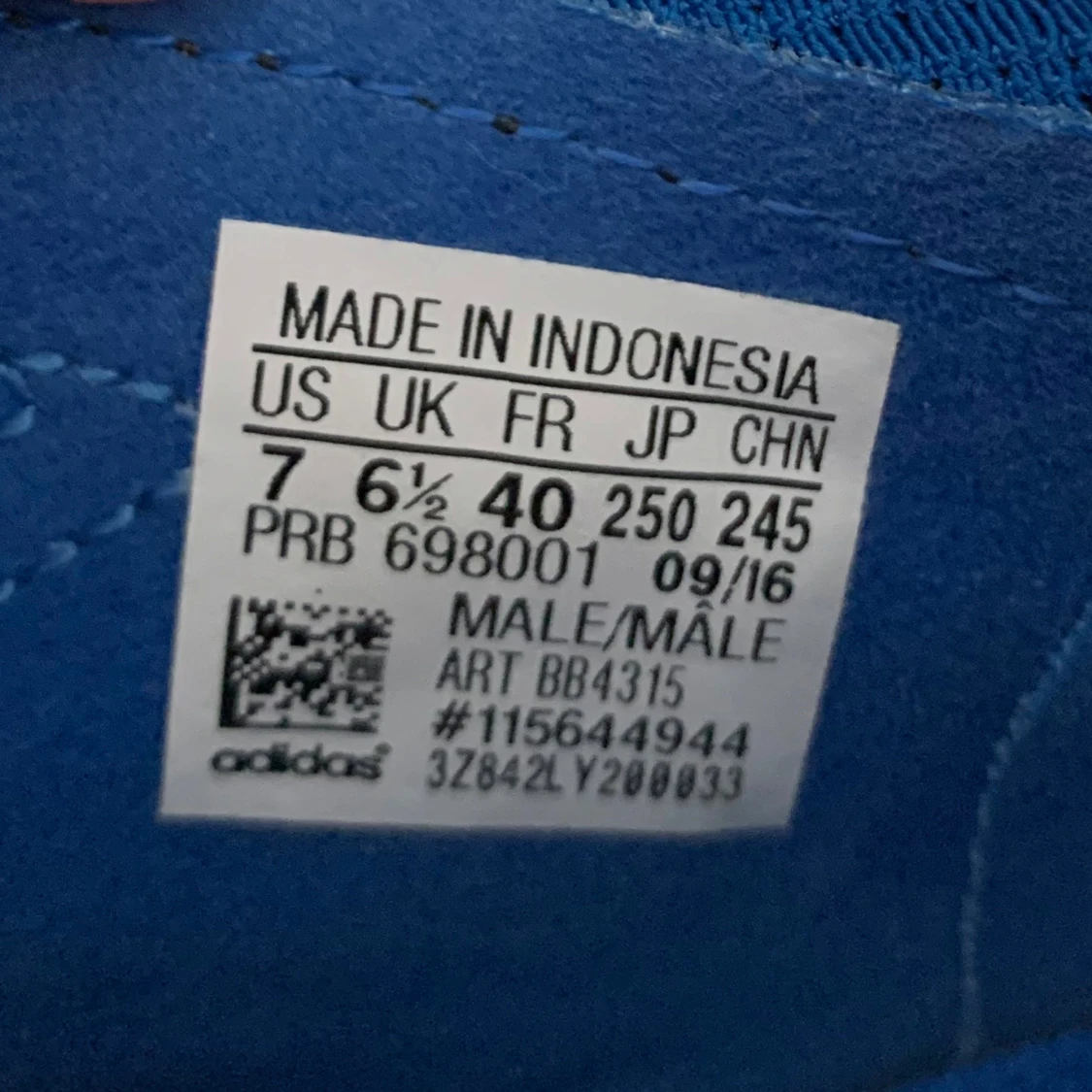 Blå och svarta fotbollsskor från Adidas - 4