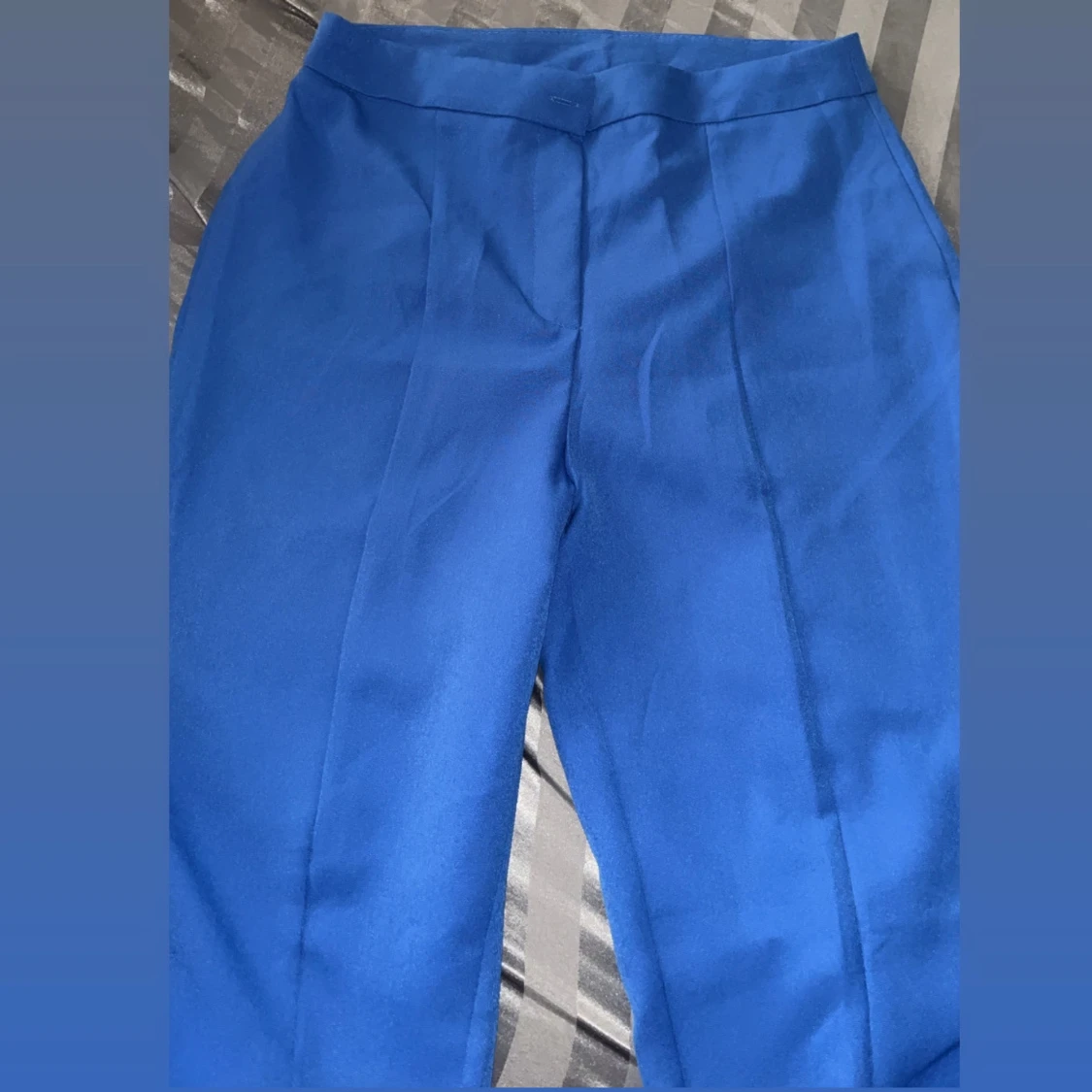 Blå kostymbyxor med knappar - 1