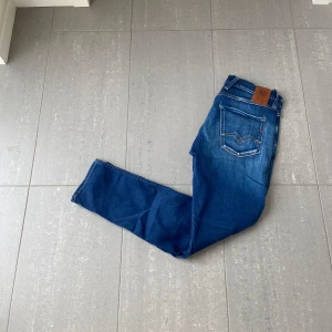Replay Anbass Hyperflex Jeans  - Säljer nu dessa riktigt snygga replay Anbass Hyperflex Jeans med snygg tvätt som design, skriv för fler bilder/frågor🙌🏼