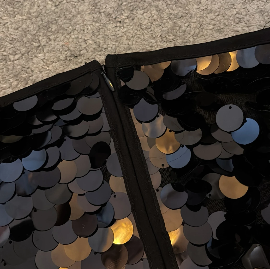 Svart paljettkjol från Gina Tricot - 4