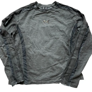 Thug Club Longsleeve - Storlek S-M. Snygg crop på tröjan och contrast stitch