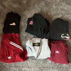Rensar garderoben och tar emot skambud vid snabb affär  - Vid intresse skriv för fler bilder. Kan gå med på bättre pris vid köp av fler plagg. Storlek S-M på allt. Skicket är olika på plaggen men de flesta är i ganska bra skick