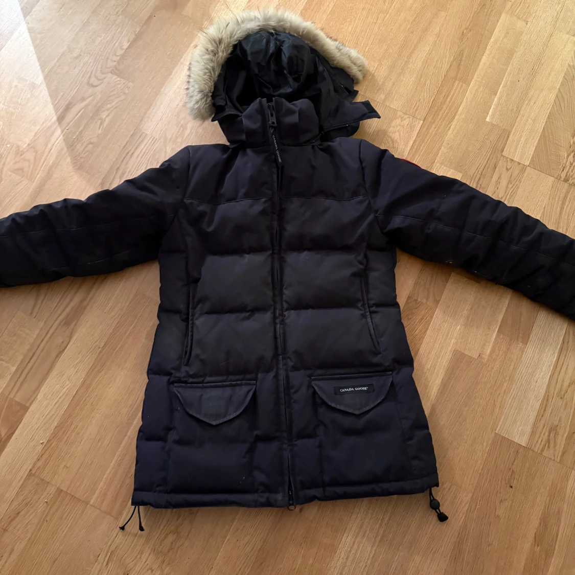 Svart dunjacka med päls från Canada Goose - 1