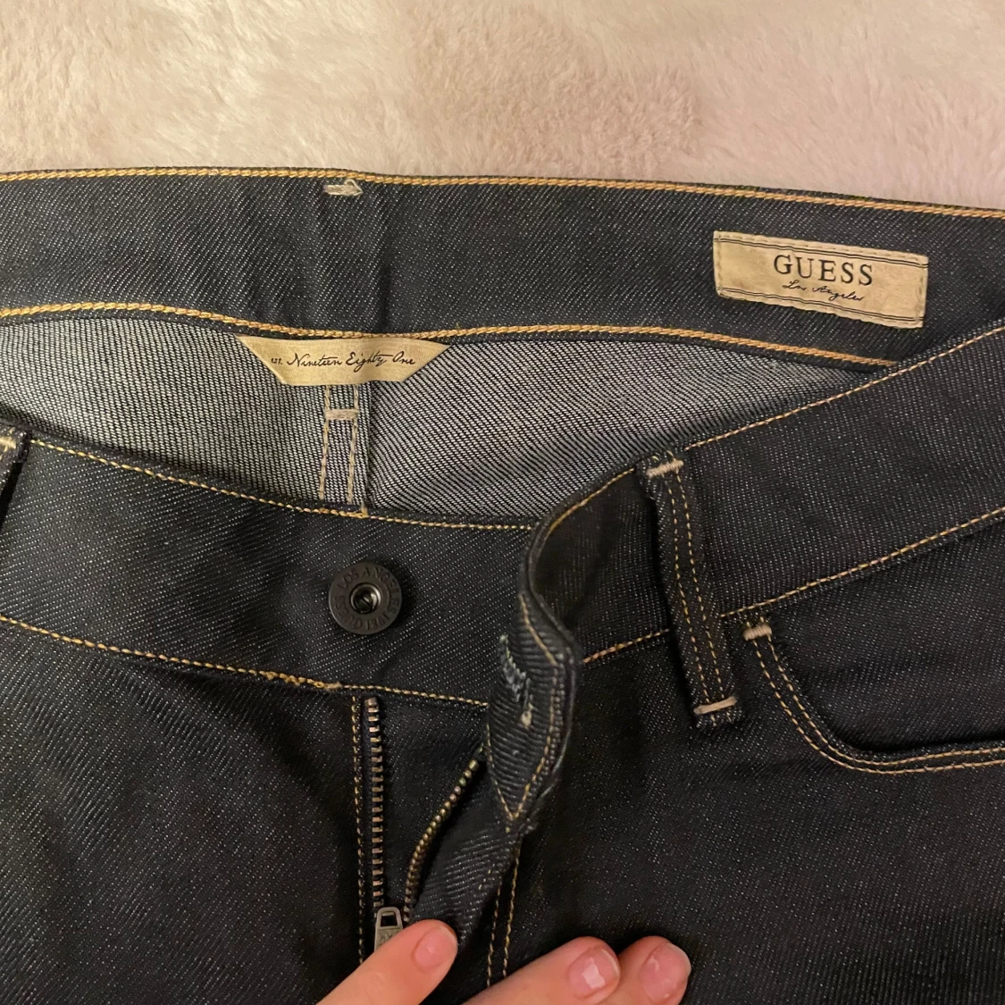 Mörkblå Lågmidjade  jeans från Guess - 3